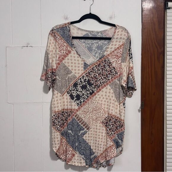 Maurices Patchwork V-Neck Short Sleeve Top 0X - Picture 1 of 3
